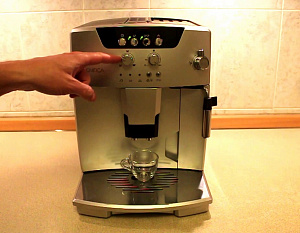 Delonghi ESAM 04.110 S – надежный агрегат для великолепного кофе