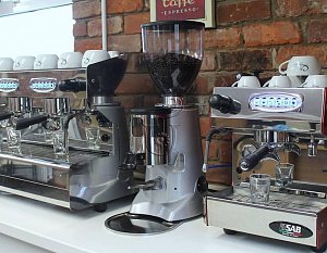 Delonghi ECI 341 Distinta – наслаждайтесь отменным вкусом кофе и безупречным видом техники